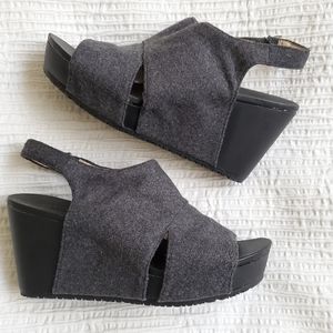 NWOT Dr. Scholl's Grey Felt Strap Platform Wedge Sandals